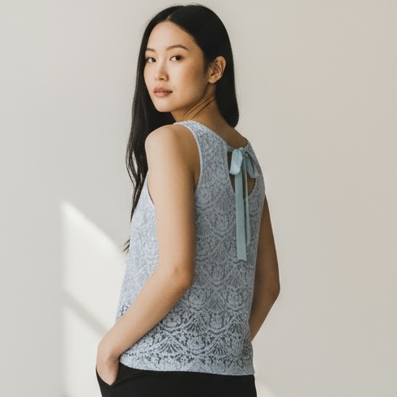 CHLOE K · LIGHT BLUE LACE FLORAL SLEEVELESS TOP - SMALL - Picture 3 of 3